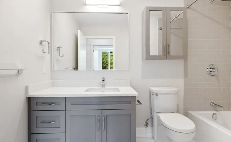Jakie oświetlenie do WC wybrać, aby uniknąć nieprzyjemnych efektów?