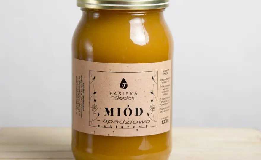 Miód nektarowo-spadziowy na co pomaga – skuteczne wsparcie zdrowia