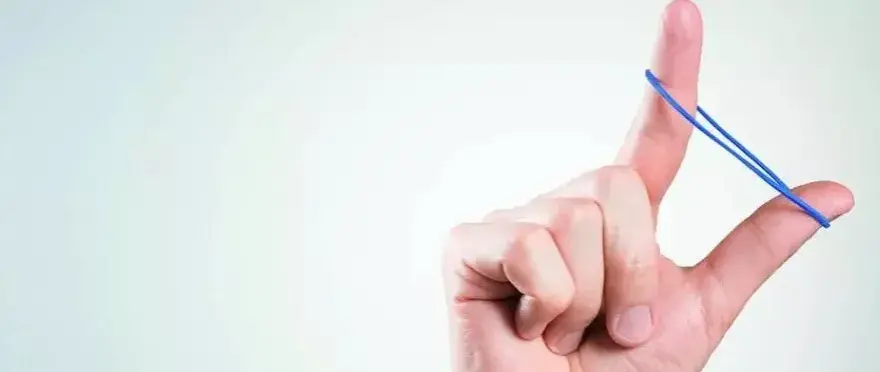 Uszkodzenie nerwów obwodowych objawy: jak rozpoznać i leczyć neuropatię