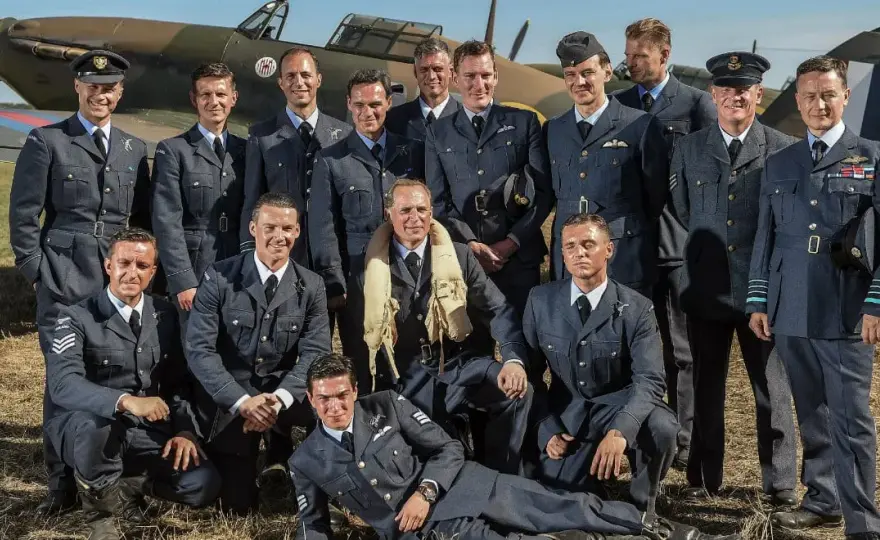 Ocena filmu Dywizjon 303: Krytyczna analiza patriotycznej produkcji