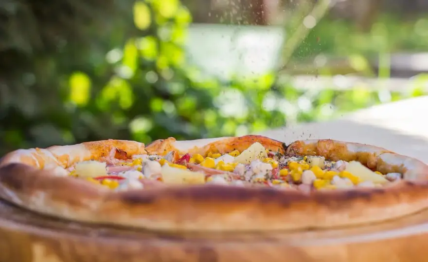 Kto wymyślił pizzę? Odkryj fascynującą historię jej powstania
