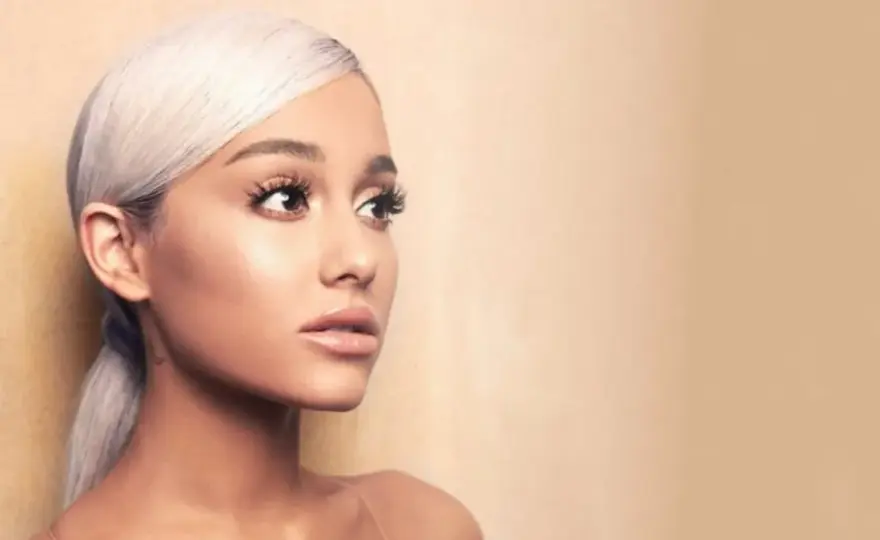 Ile lat ma Ariana Grande? Zaskakująca informacja o jej wieku!