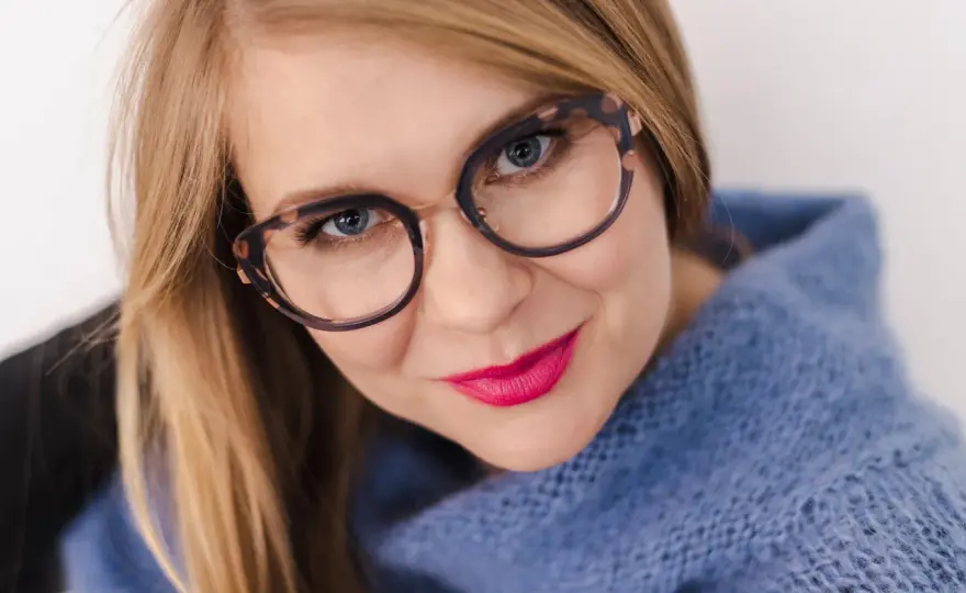 Modne okulary damskie 2023: trendy, które musisz znać, by wyglądać stylowo