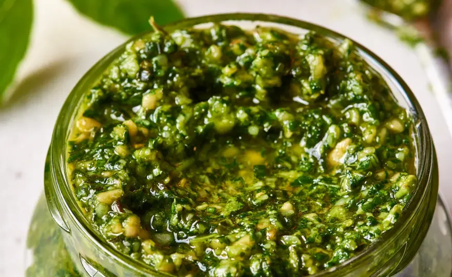 Jaki ser do pesto? Odkryj najlepsze opcje i smaki do Twojego dania