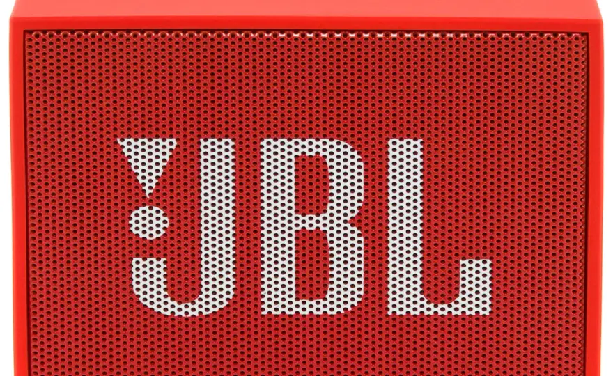 Czy JBL GO jest wodoszczelny? Odkryj, co oznaczają klasy IPX7 i IP67