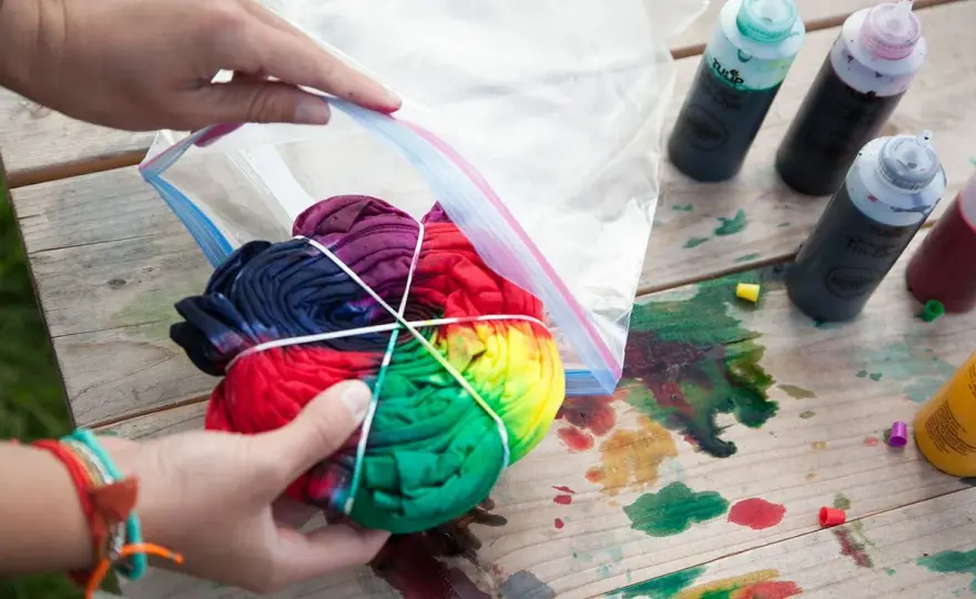 Jaki wybielacz do tie dye? Odkryj skuteczne i bezpieczne opcje