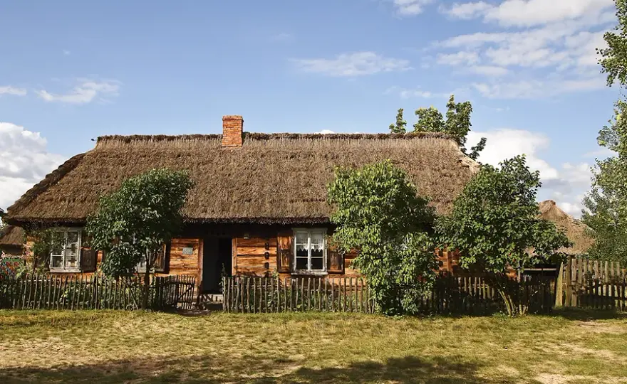 Skansen Ziemi Łowickiej: Odkryj fascynującą kulturę i tradycje