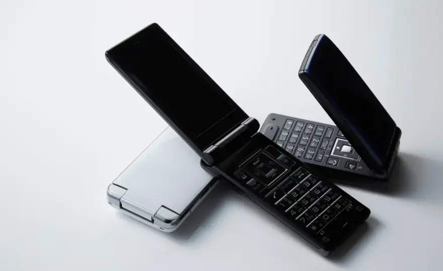 Telefony klasyczne z dużym wyświetlaczem – przegląd i porównanie