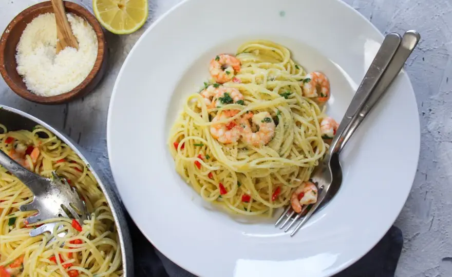 Prosty przepis na spaghetti z chili i czosnkiem, który zachwyci smakiem