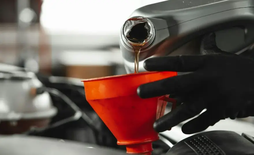 Jaki olej do Citroena C4 1.4 benzyna, aby uniknąć kosztownych napraw?
