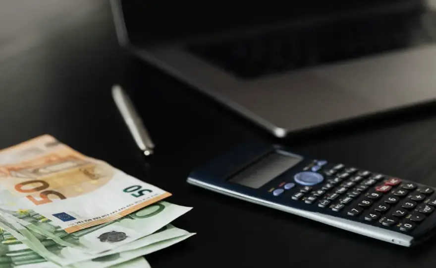 Jak odzyskać kontrolę nad swoimi finansami i uporać się z zaległymi płatnościami?