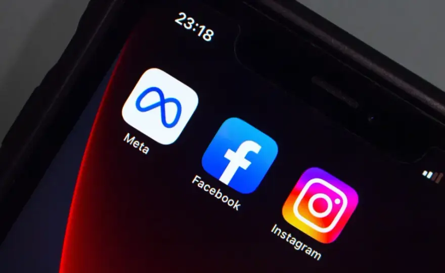 Czy warto połączyć Instagram z Facebookiem? Odkryj kluczowe korzyści