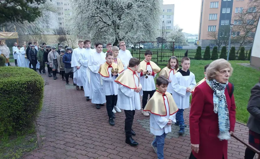 Ile trwa msza rezurekcyjna? Sprawdź, jak zaplanować czas na uroczystość