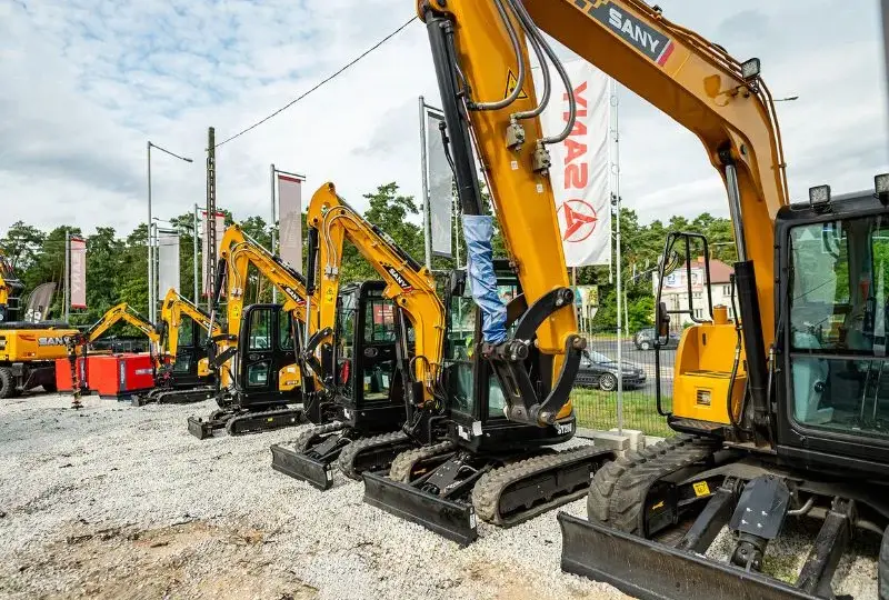 2025: Ile kosztuje godzina pracy koparki? Sprawdź cennik i stawki operatora