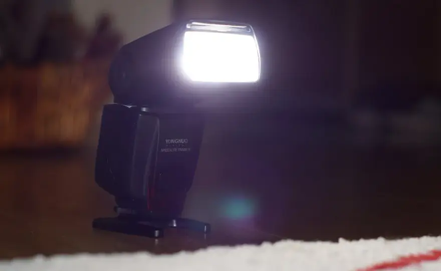 Jak wyłączyć lampę błyskową w aparacie Nikon i uniknąć niechcianego błysku