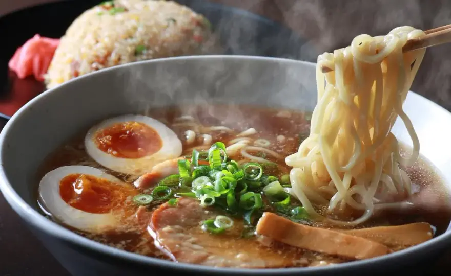 Jak smakuje ramen? Odkryj zaskakujące smaki i aromaty tej potrawy