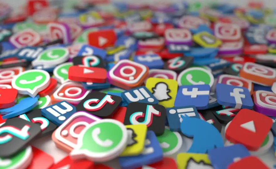Zmiana warty w mediach społecznościowych: czy Facebook umiera? Gdzie są gen Z i Alfa?