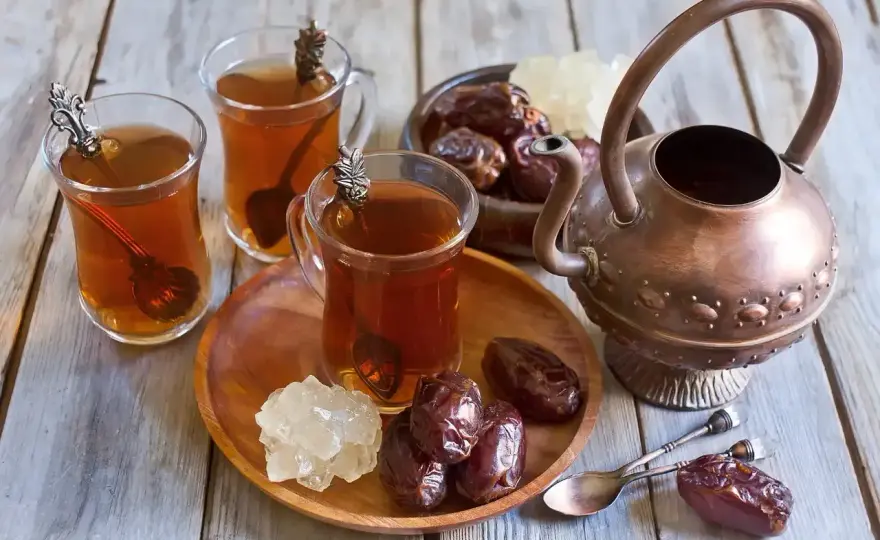 Tradycyjna herbata arabska przepis na aromatyczny napój krok po kroku