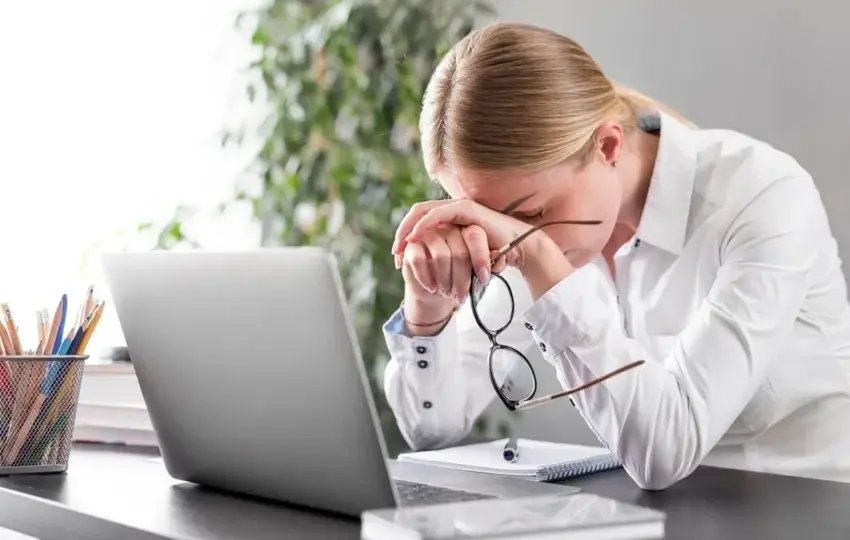 Ile pracuje lekarz? Zaskakujące fakty o godzinach pracy w Polsce