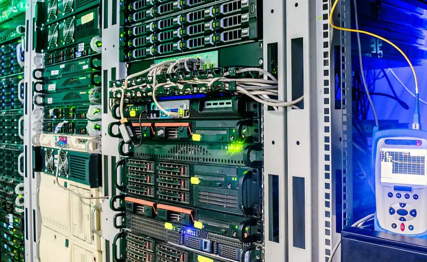 W którym roku powstał internet w Polsce? Kluczowe wydarzenia i fakty