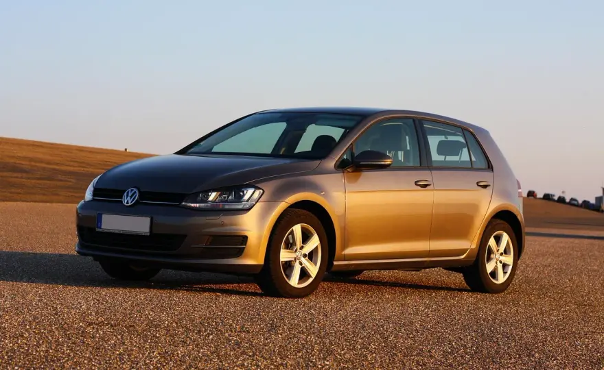 Dlaczego ogłoszenia sprzedaży samochodów VW Golf 6 cieszą się dużym zainteresowaniem?