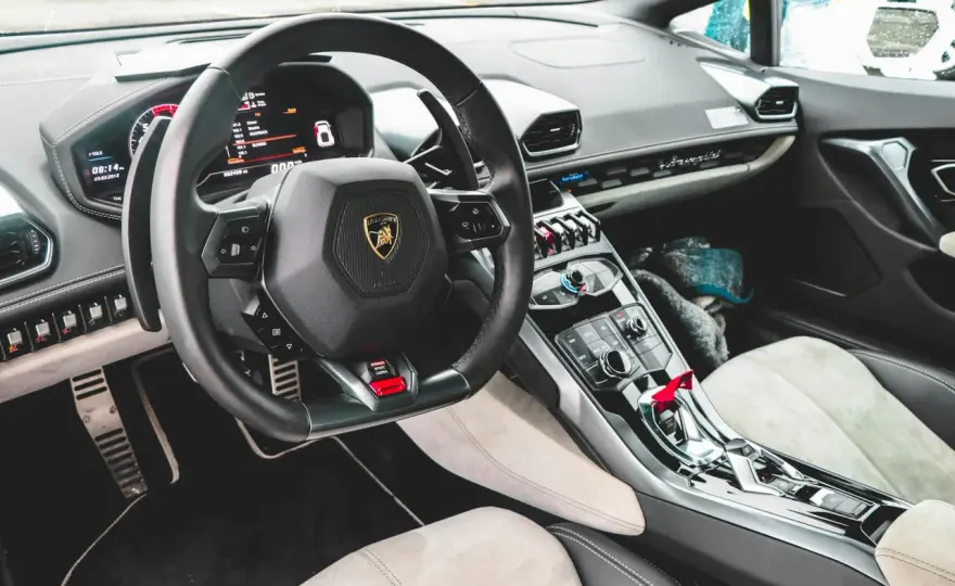 Dobór wzmacniacza do systemu car audio – jak uzyskać idealne brzmienie w samochodzie?