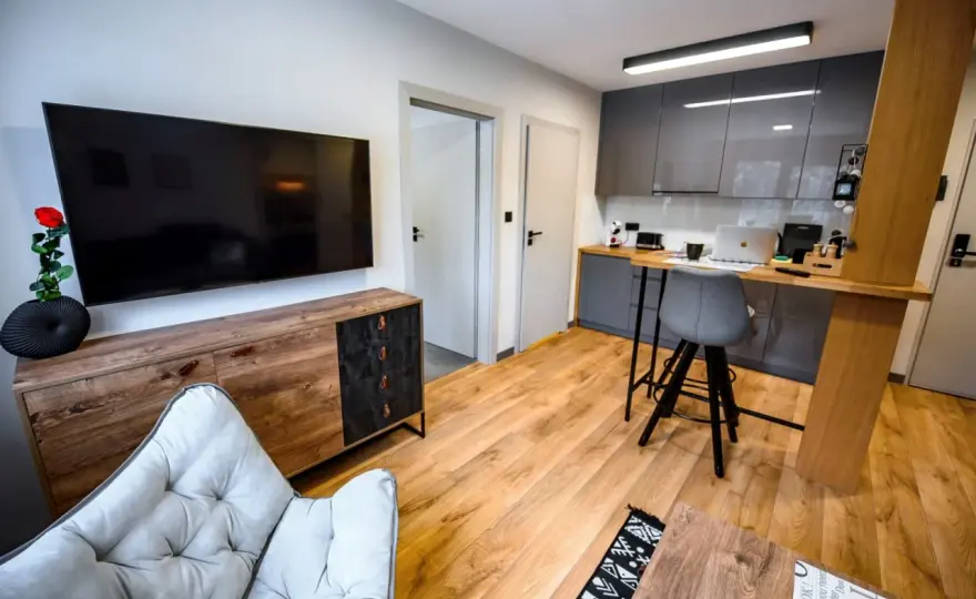 Apartament typu deluxe co to znaczy? Poznaj cechy i różnice