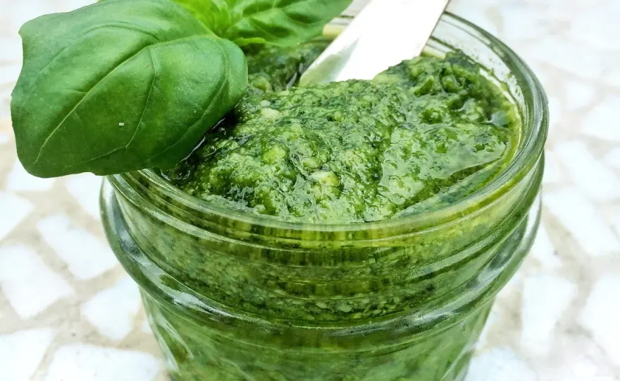 Czy można zamrozić pesto? Sprawdź, jak to zrobić bez strat jakości