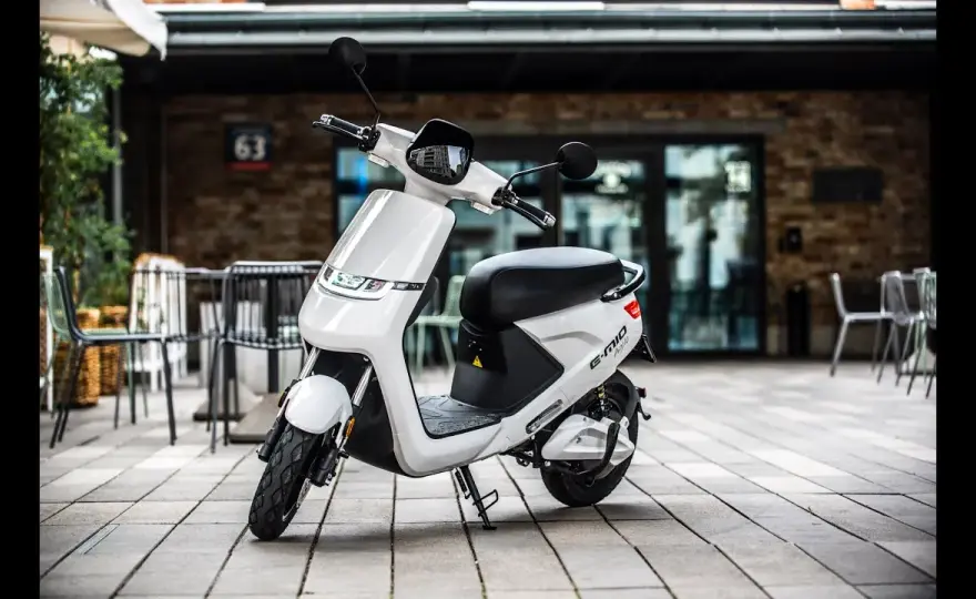 Skuter czy motorower? Zaskakujące różnice, które musisz znać