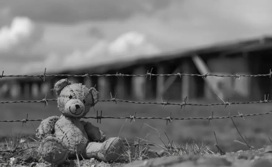 Dzieci z Auschwitz: Wstrząsająca historia małych więźniów. Ich los