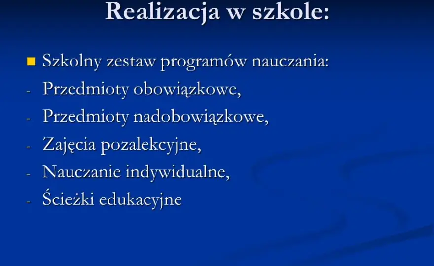 Nauczanie indywidualne: jakie przedmioty są obowiązkowe i jak je dostosować?