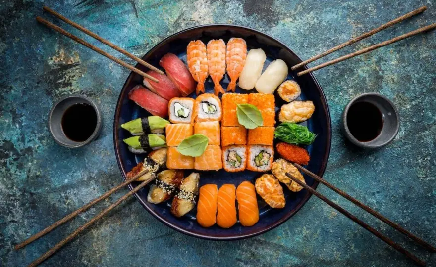 Jak zawijać sushi - proste techniki, które zaskoczą Twoich gości