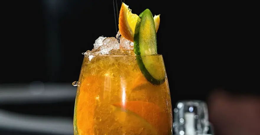 Najlepsze drinki z Metaxą, które zaskoczą Twoich gości