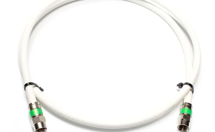 Kabel antenowy z końcówkami: jak wybrać najlepszy do TV?