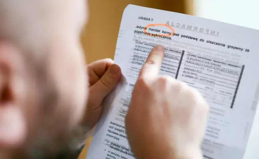 Na jaki adres przychodzi mandat z fotoradaru? Sprawdź, zanim będzie za późno