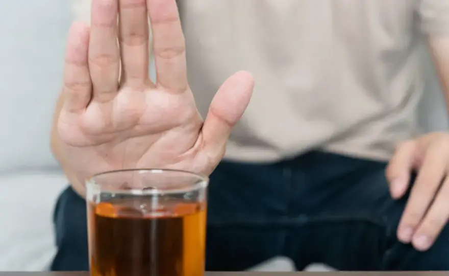 Praca pod wpływem alkoholu: Kodeks wykroczeń i kary, które musisz znać