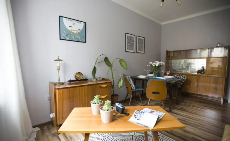 Czym charakteryzuje się styl vintage? Odkryj jego unikalne cechy