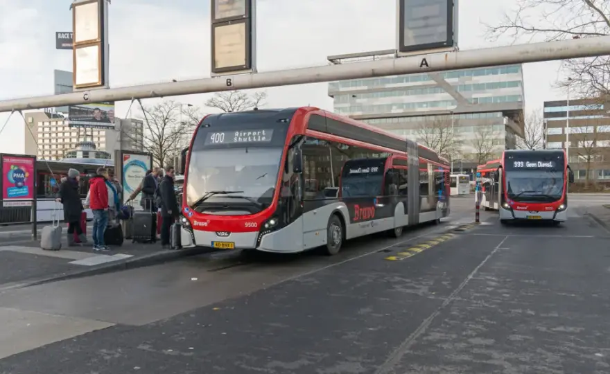 Jak dojechać z lotniska Eindhoven do Amsterdamu - najlepsze opcje transportu