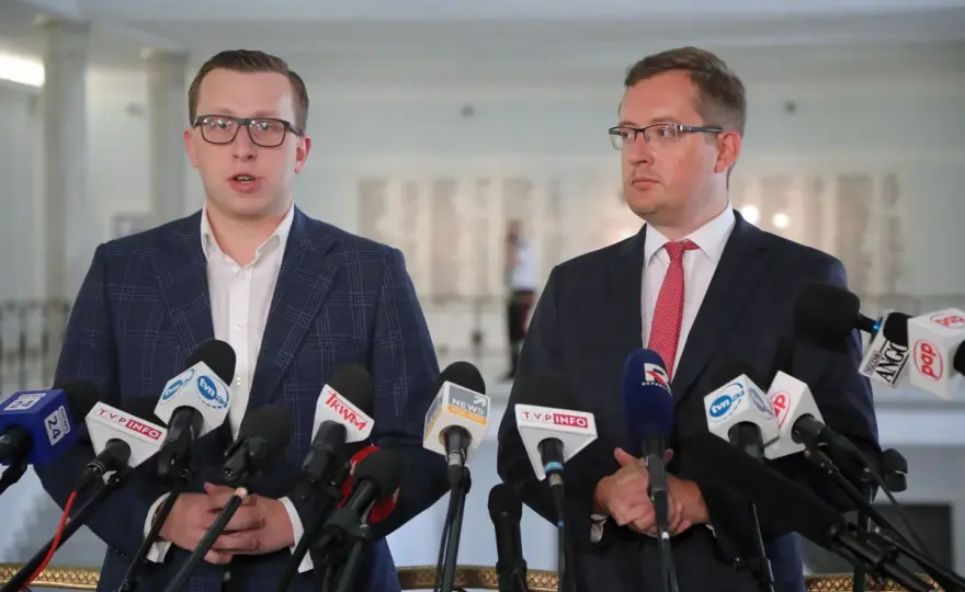 Jak głosowała Konfederacja w sprawie lex TVN? Zaskakujące decyzje!