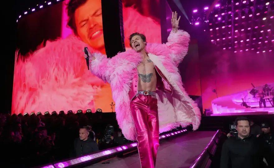 Jak stworzyć idealny outfit na koncert Harry'ego Stylesa, który zachwyci wszystkich
