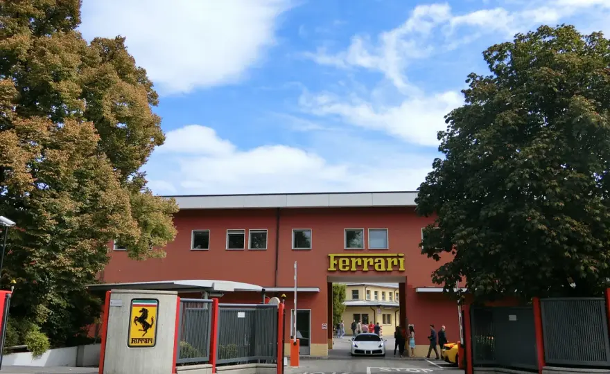 Scuderia Ferrari - co to znaczy i dlaczego jest tak ważna w F1?