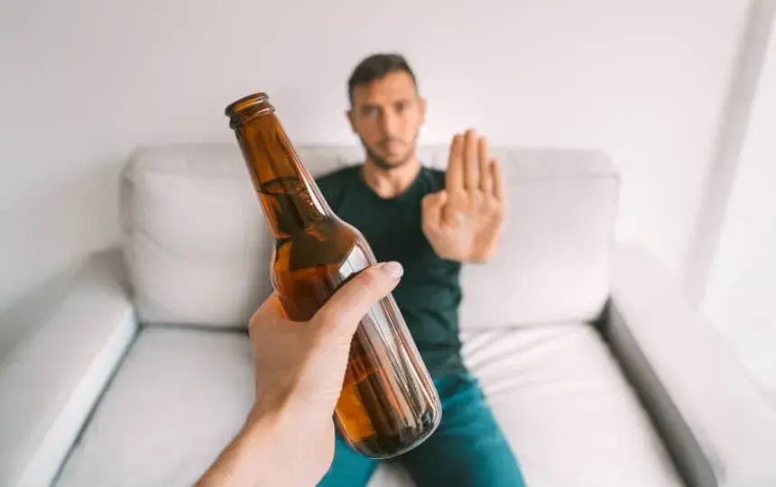 Detoks alkoholowy ma sens? Poznaj jego skutki i ograniczenia w leczeniu
