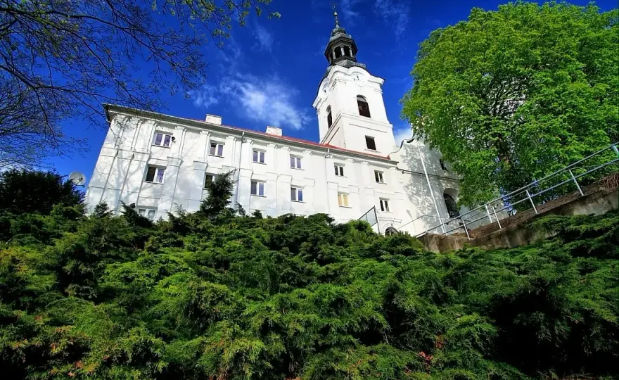 Sanktuarium w Oborach - poznaj historię i jak dojechać na miejsca kultu