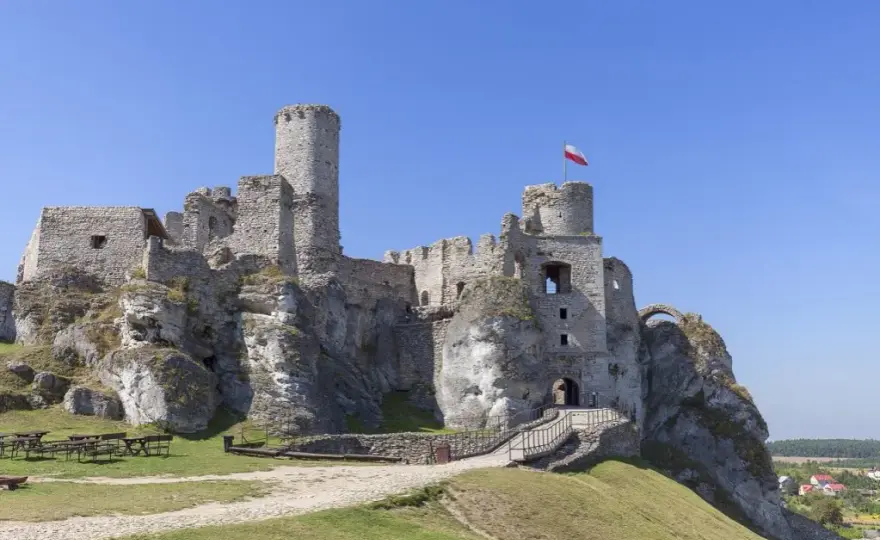 Zamek Ogrodzieniec w Podzamczu: historia, ceny biletów i atrakcje, które musisz zobaczyć