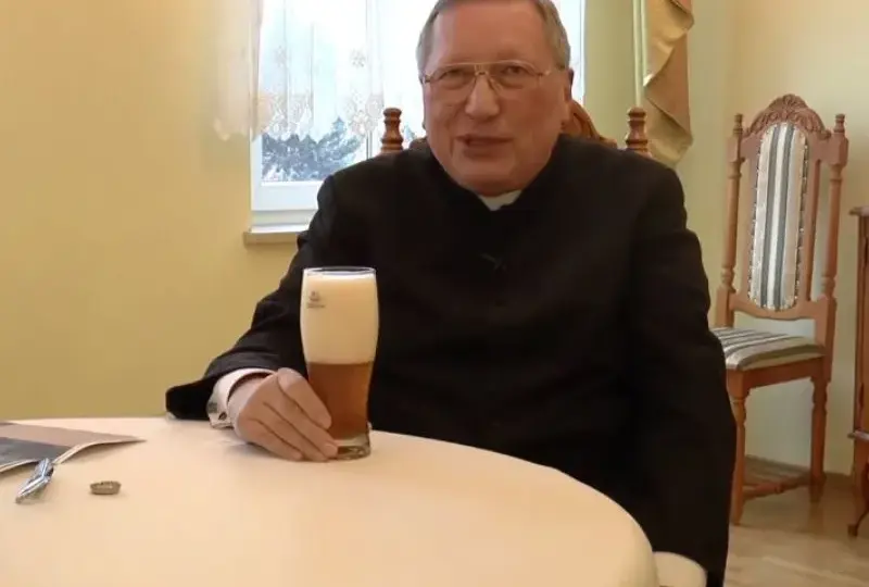 Czy ksiądz może pić alkohol - prawda o przepisach kościelnych i prawie