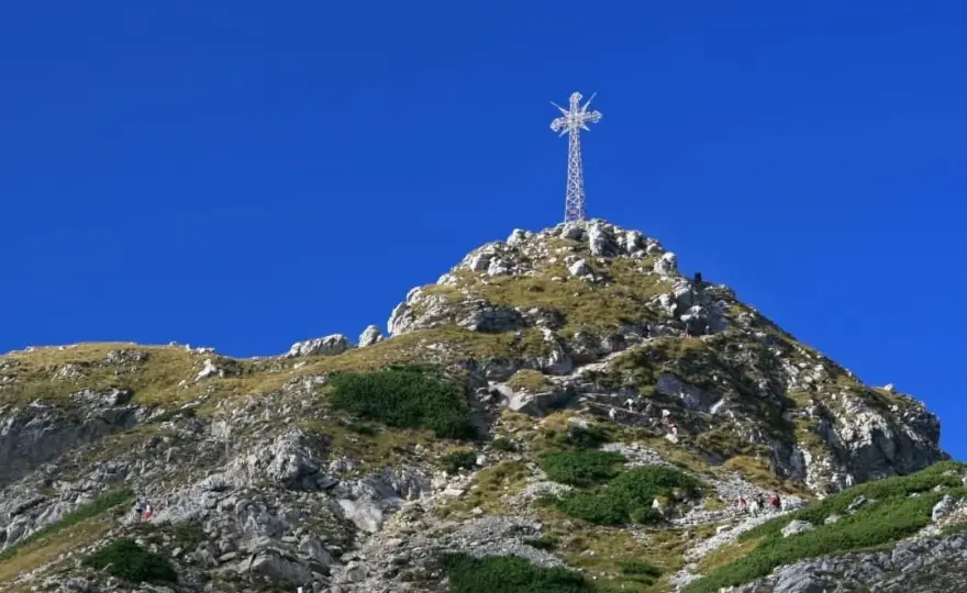 Kiedy postawiono krzyż na Giewoncie? Historia, która zaskakuje