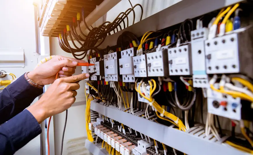 Prace elektryczne: Kompleksowy przegląd rodzajów i wymagań