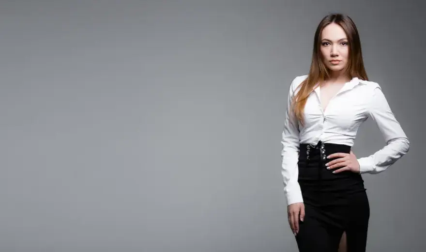 Skuteczne sposoby na pozbycie się plam z białej bluzki bez trwogi