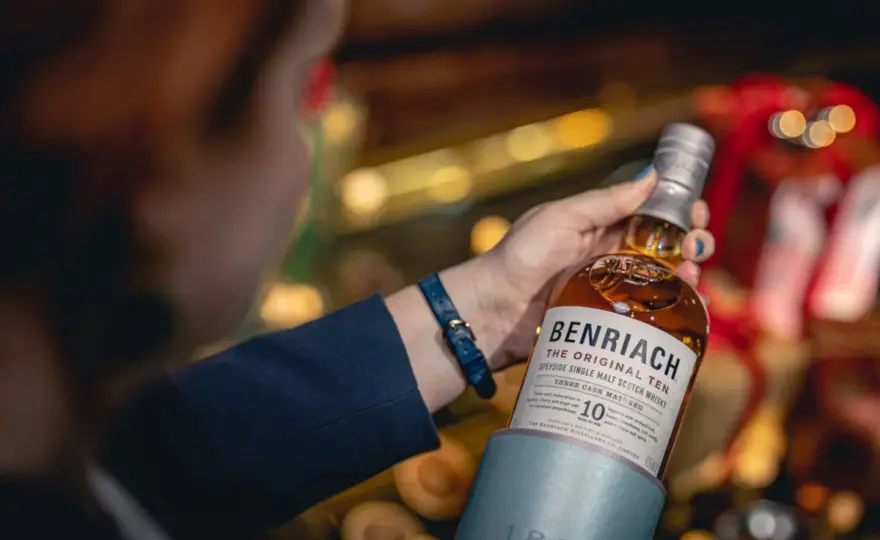 Duża whisky na prezent: Inspirujący wybór dla koneserów
