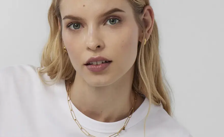 Jak czyścić złotą biżuterię: unikaj najczęstszych błędów i zyskaj blask